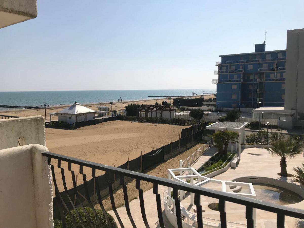 Residence El Palmar Da Colla Lido di Jesolo Exterior photo